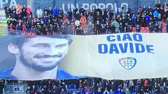 FOTO, Striscione dei tifosi del Cagliari per Astori