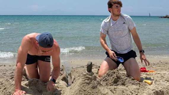 Robin Gosens si gode le vacanze con de Roon: la foto postata su Instagram