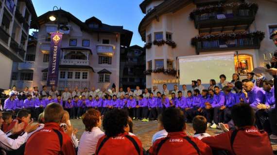 AMICHEVOLI, Programma viola tra ritiro e tournée 