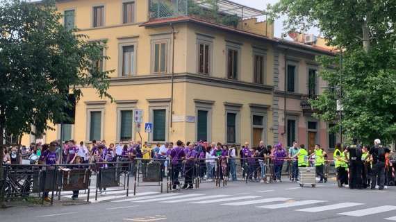 FOTO FV, Tifosi viola pronti ad entrare al Franchi