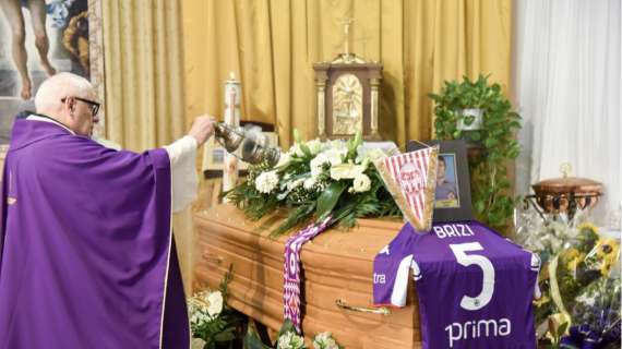 FOTO, Brizi: l'ultimo saluto con una maglia viola