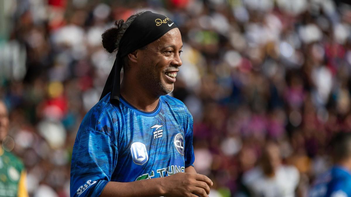 Clamoroso a Ravenna, tesserato Ronaldinho. Braida: "Colpo straordinario"