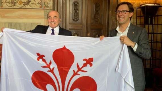 FOTO FV, Commisso e Nardella col giglio di Firenze