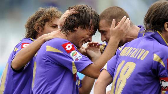 FIORENTINA, 4-2-3-1 i viola con l' albero di Natale