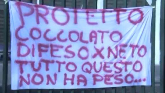 FOTO, Primo striscione anti-Neto al Franchi