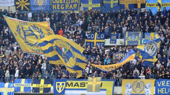 DERBY VERONA, Tifosi viola nella curva dell'Hellas