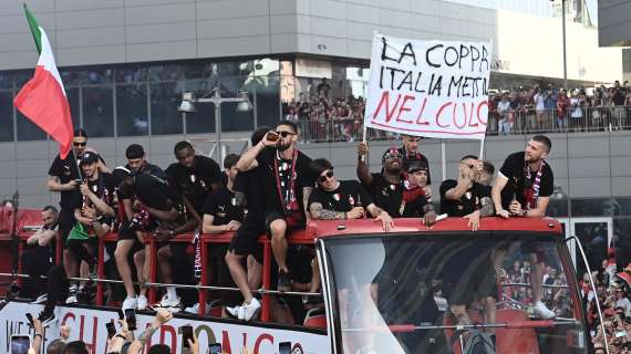 MILAN, Striscione all'Inter: "La C.Italia mettila nel c..."