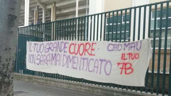 FOTO FV, Lo striscione del 7Bello per Mau al Franchi