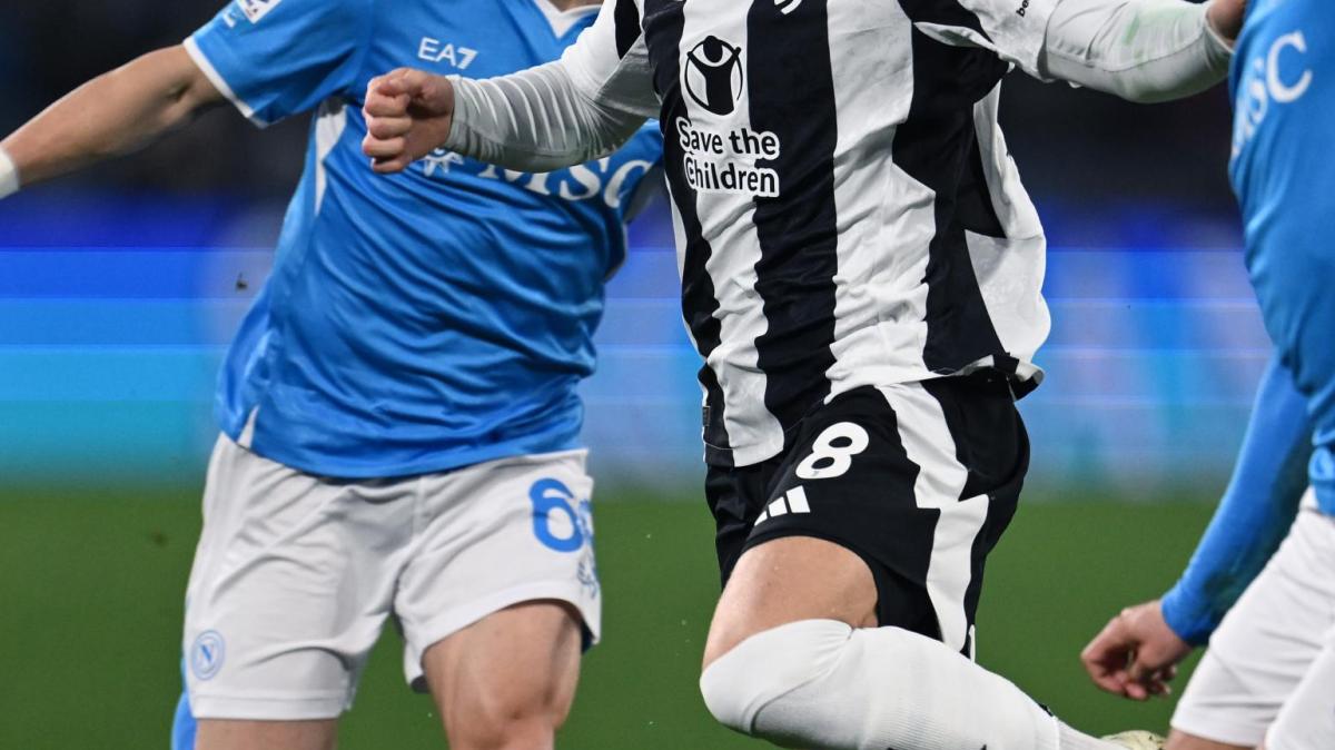 La domenica di A si chiude con Napoli-Juventus: le formazioni del match