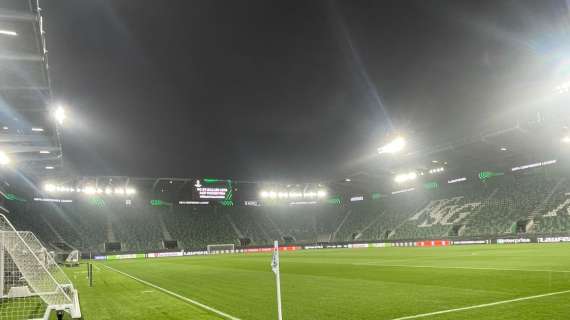 SGA-FIO 0-0, Fumogeni dei tifosi viola in campo: gara sospesa e poi ripresa