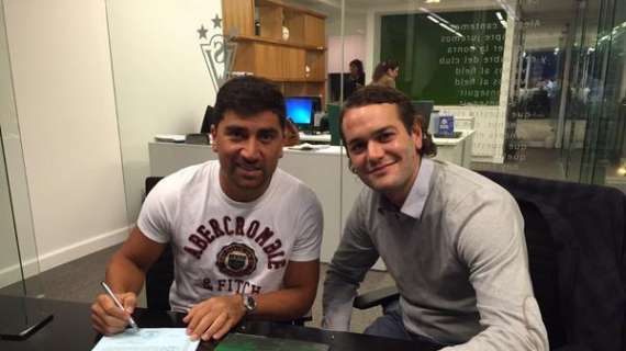 FOTO, Pizarro firma nuovo contratto coi S.Wanderers