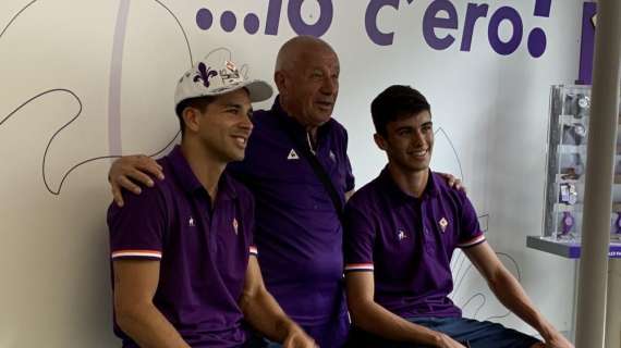 FOTO FV, Simeone e Montiel firmano autografi ai tifosi