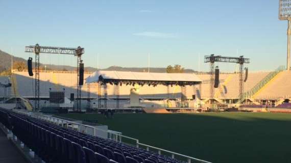 FOTO FV, Pronto il palco per Papa Francesco al Franchi