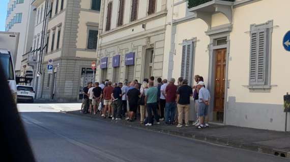 Continuano le code per gli abbonamenti. Domani via alla seconda fase: obiettivo 12mila