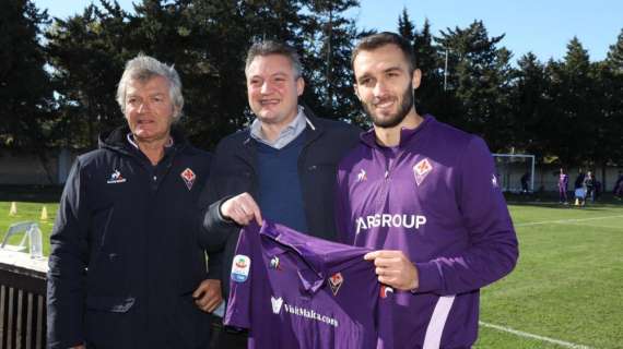 FOTO, Ecco la speciale maglia viola a Malta