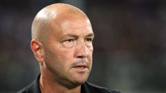 ZENGA, Colpito da un petardo lanciato da tifosi