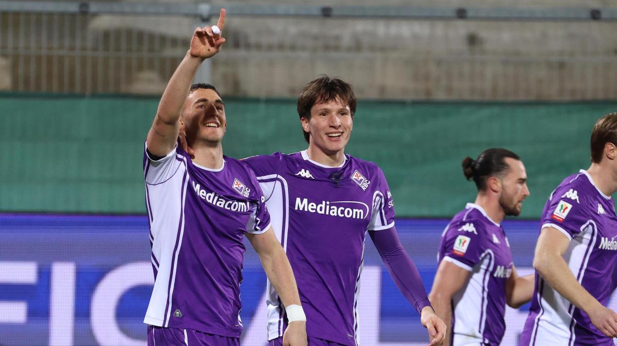Fiorentina, lo sponsor Lamioni sparisce dalle maglie: accordo risolto per inadempienze
