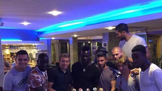 FOTO, E Borini festeggia il compleanno di Balotelli