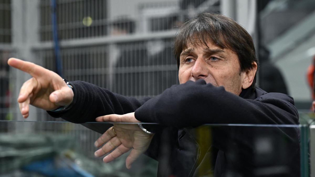 Il Napoli senza Conte in campo per il recupero contro il Parma. Le formazioni