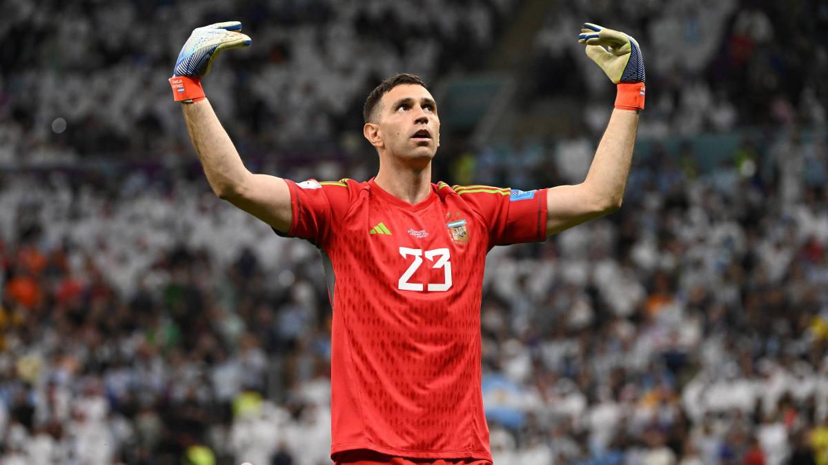 Non solo De Gea: la Juventus punta anche un altro big per la porta, occhi sul Dibu Martinez