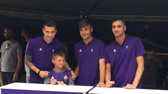 FOTO FV, Autografi per Vecino e due baby