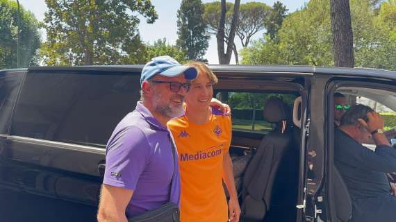 Visite mediche terminate per Fazzini. Ora tappa al Gemelli e poi al Viola Park: le immagini