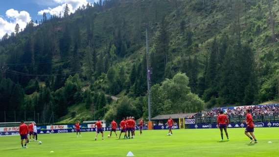 VIDEO FV, Squadra in campo tra gli applausi del tifo