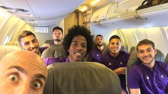 FOTO, Selfie e sorrisi viola in direzione di Udine