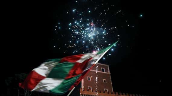 ITALIA, Giro in pullman scoperto per festeggiare