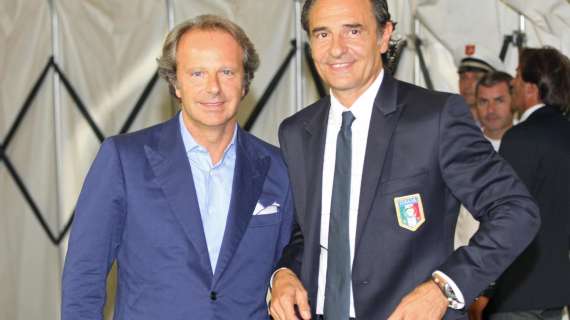 ITALIA-FAR OER. , Cori per Prandelli, applaude ADV