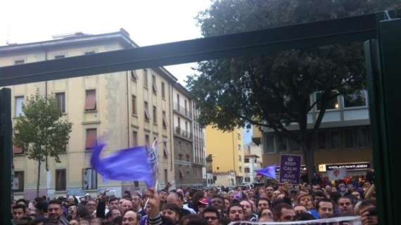 FOTO FV, Marea viola fuori dal Franchi. E ADV salta