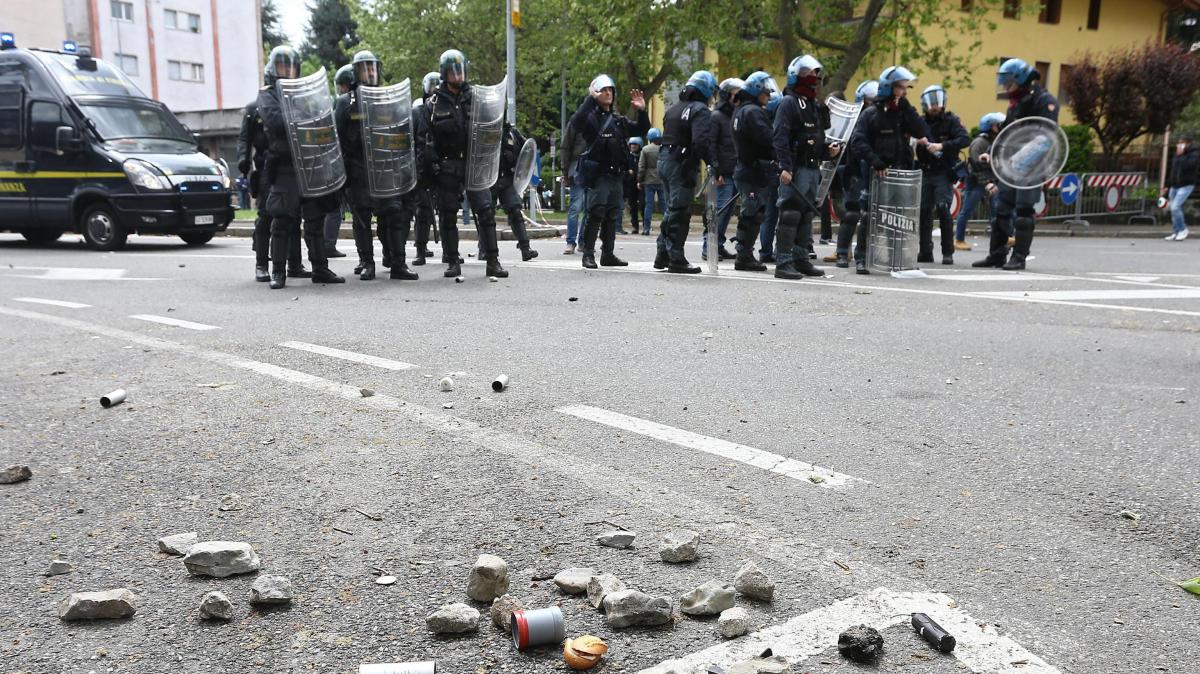Tafferugli tra tifoserie di Triestina e Brescia: feriti alcuni supporter, indaga la Polizia