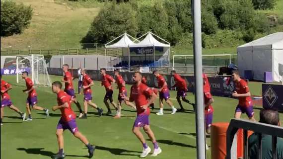 VIDEO FV, Ingresso in campo della Fiorentina a Moena