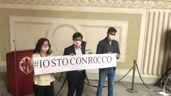 FOTO FV, Lo striscione di Nardella: "Io con Rocco"
