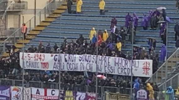 FOTO FV, La Curva viola omaggia il grande Torino