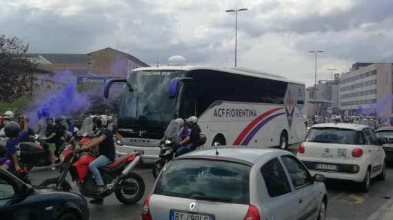 VIDEO FV, I tifosi viola scortano la squadra al Franchi