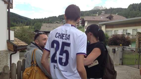 FOTO FV, Tifosi viola davanti all'hotel della Fiorentina