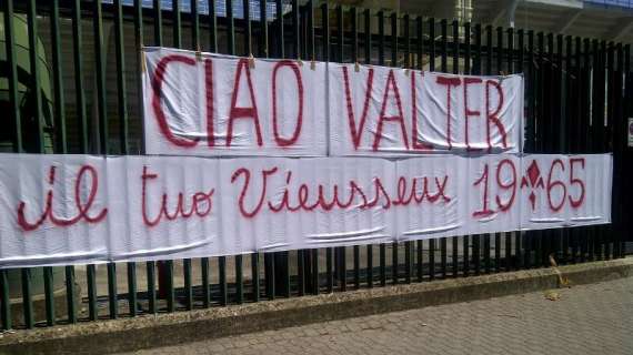 VIOLA, Due striscioni per salutare Valter