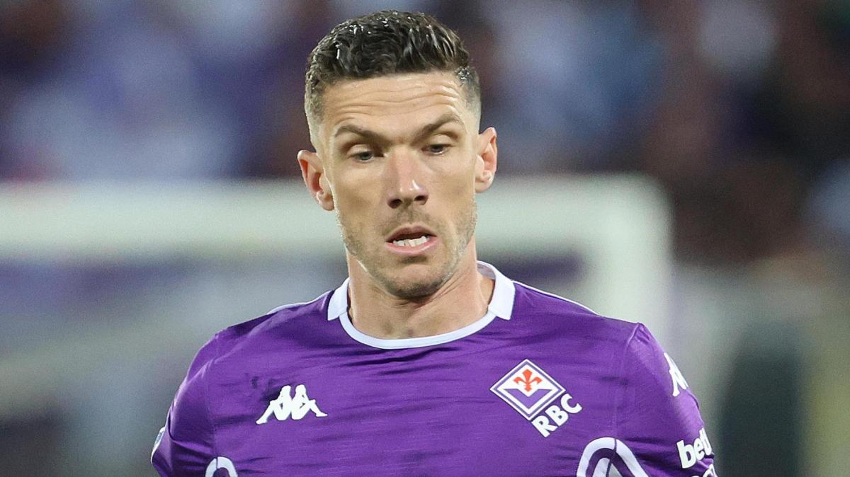 Lo Schalke 04 piomba su Gosens: vuole riportare il giocatore in Germania