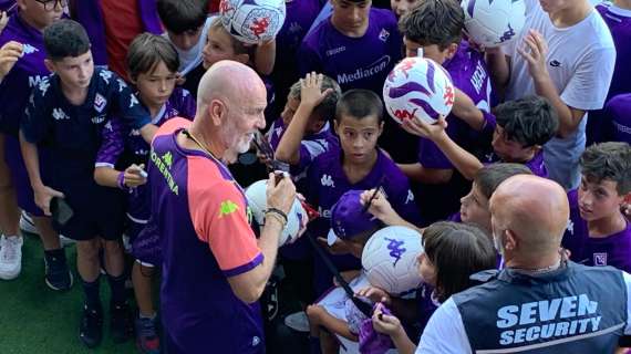 Grande entusiasmo al Viola Park: marea di foto e autografi per Pioli e Martinelli