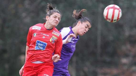 Elena Bruno contrasta Patrizia Panico bomber della Torres e della nazionale - foto Federico De Luca