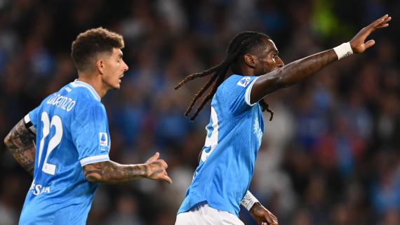 Il Napoli ribalta il Genoa 2-1 e riagguanta la Roma. Grifone sotto la Fiorentina