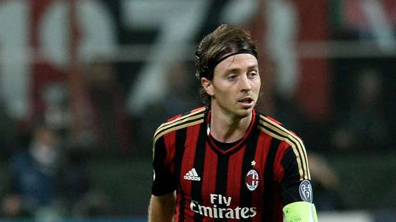 MONTOLIVO, Rosso diretto per fallaccio su Poulsen