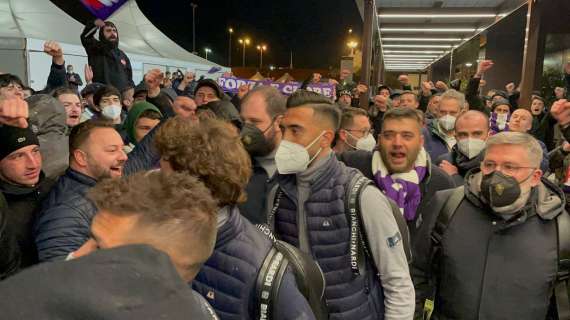 FOTO-VIDEO FV, TIFOSI A PERETOLA PER FESTEGGIARE I VIOLA: "SIAMO CON VOI"