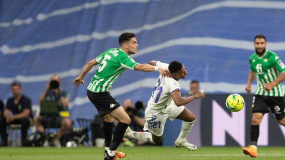 Betis, Bartra parla ai tifosi dal prato del Franchi: "Qui daremo la vita!"