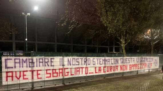 FOTO, Nuovo striscione: "Logo, che leggerezza!"