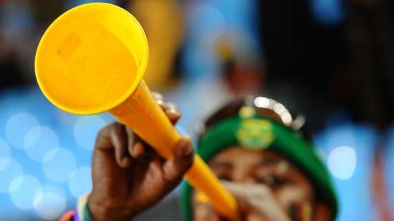 SUDAFRICA, Le autorità contro la vuvuzela gigante