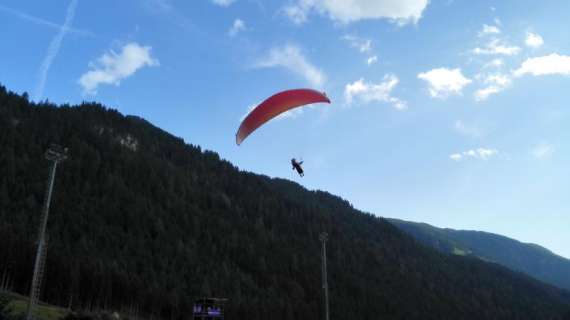 FOTOSEQUENZA FV, Il parapendio sul Benatti