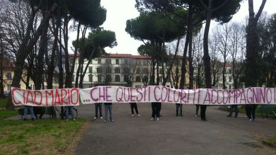 CIAO MARIO, Esposto striscione fuori dalla chiesa