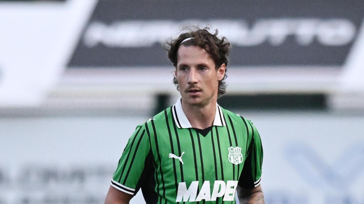 Per la Fiorentina rimane in piedi la pista Pinamonti: il Sassuolo chiede 15 milioni